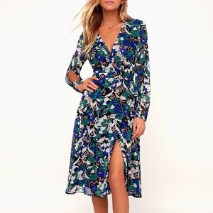 🦋🍃🌸 Lulu’s Farrar Black Floral Wrap Dress